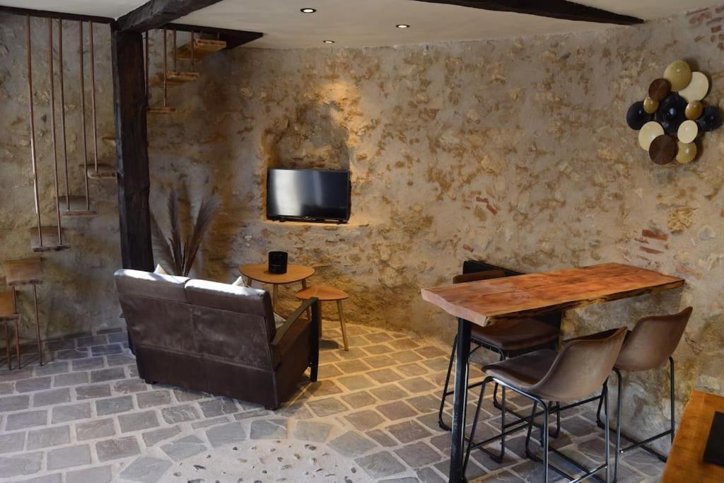 Tour Medievale Fortifiee Entierement Restaure Saint-Sever  Exterior foto